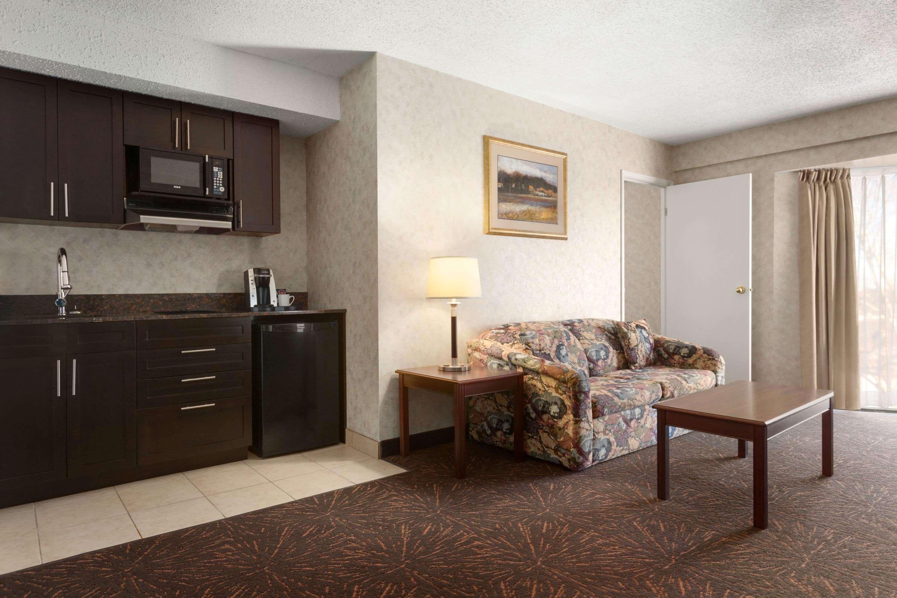Travelodge By Wyndham Ллойдминстер Экстерьер фото