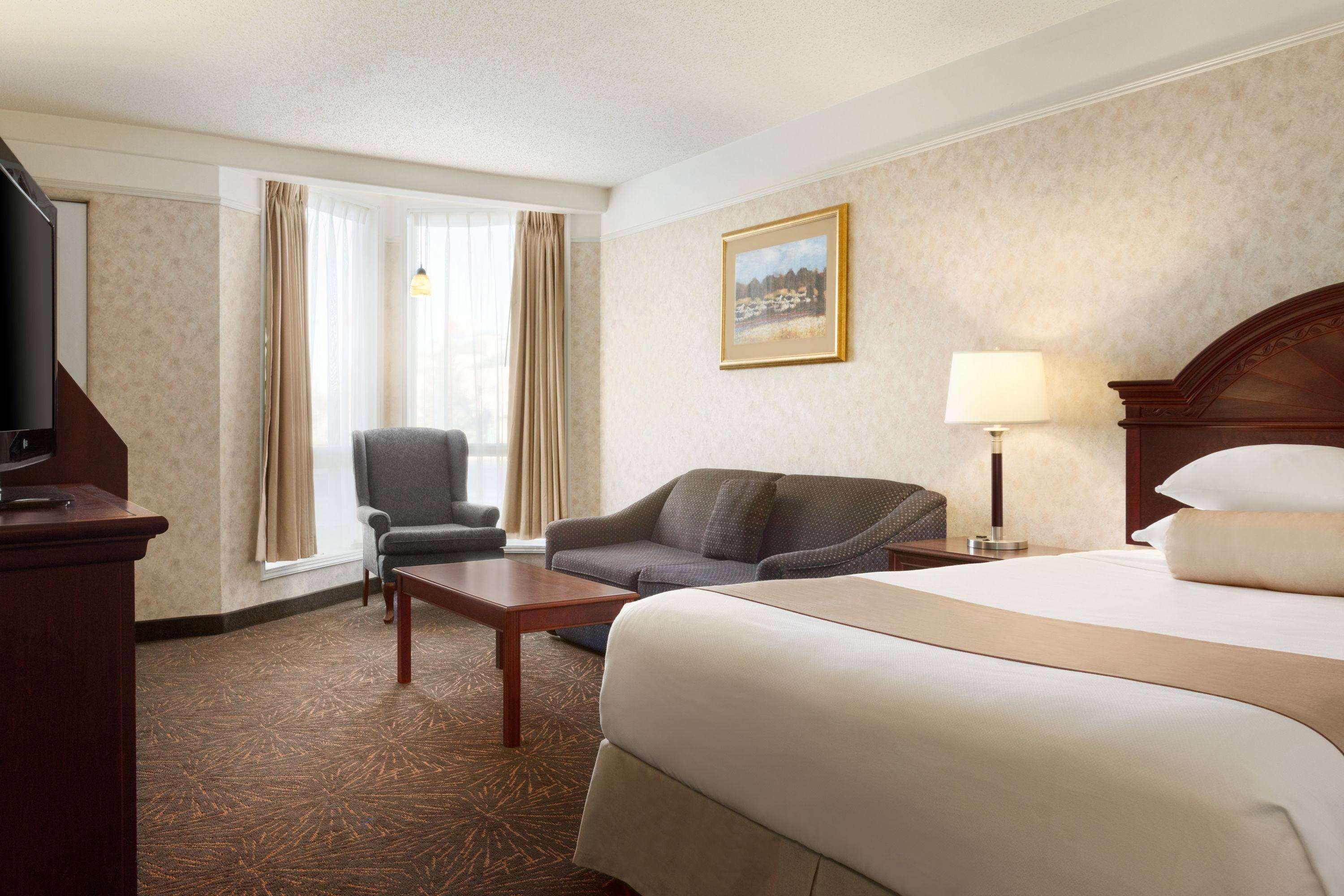 Travelodge By Wyndham Ллойдминстер Экстерьер фото