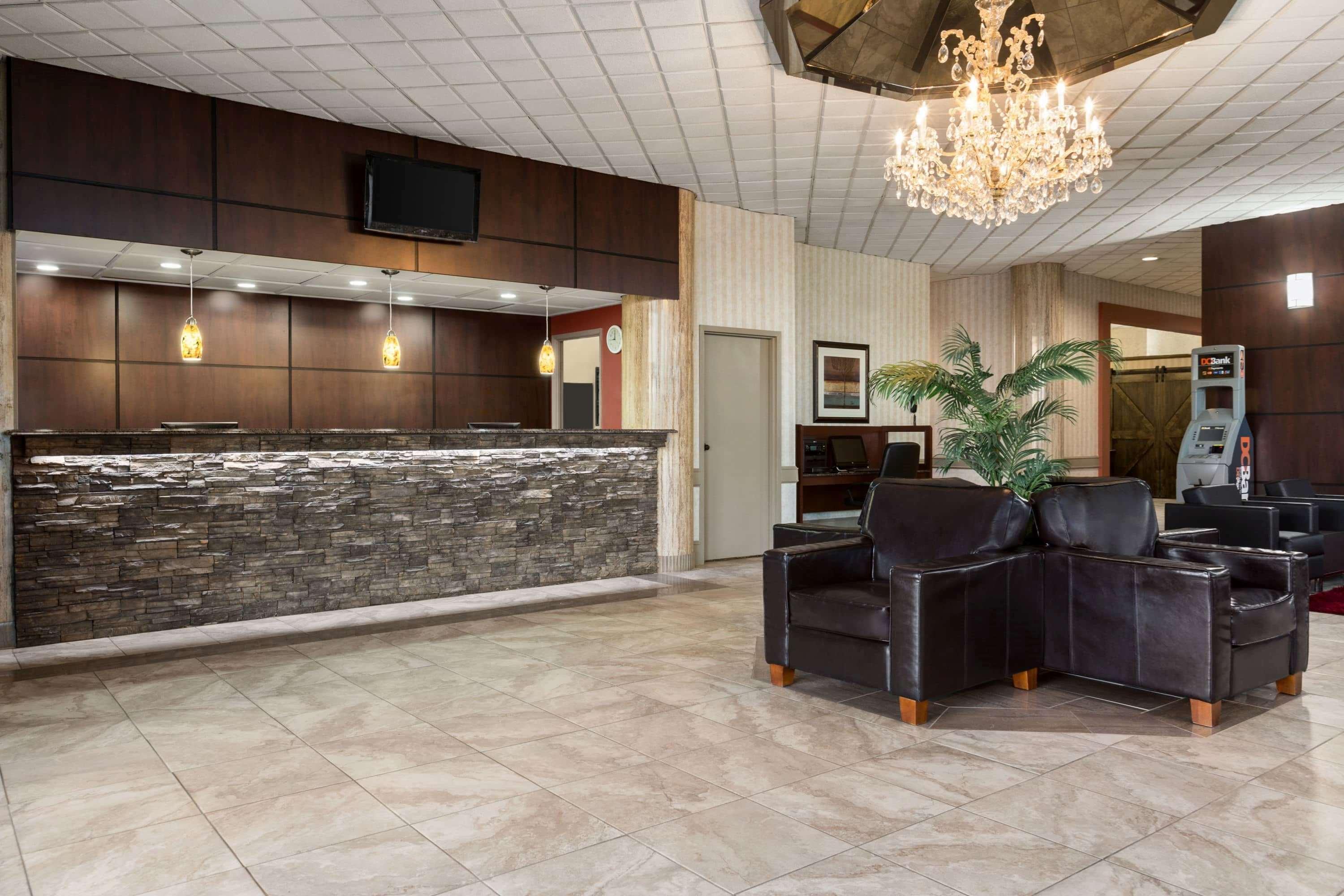Travelodge By Wyndham Ллойдминстер Экстерьер фото