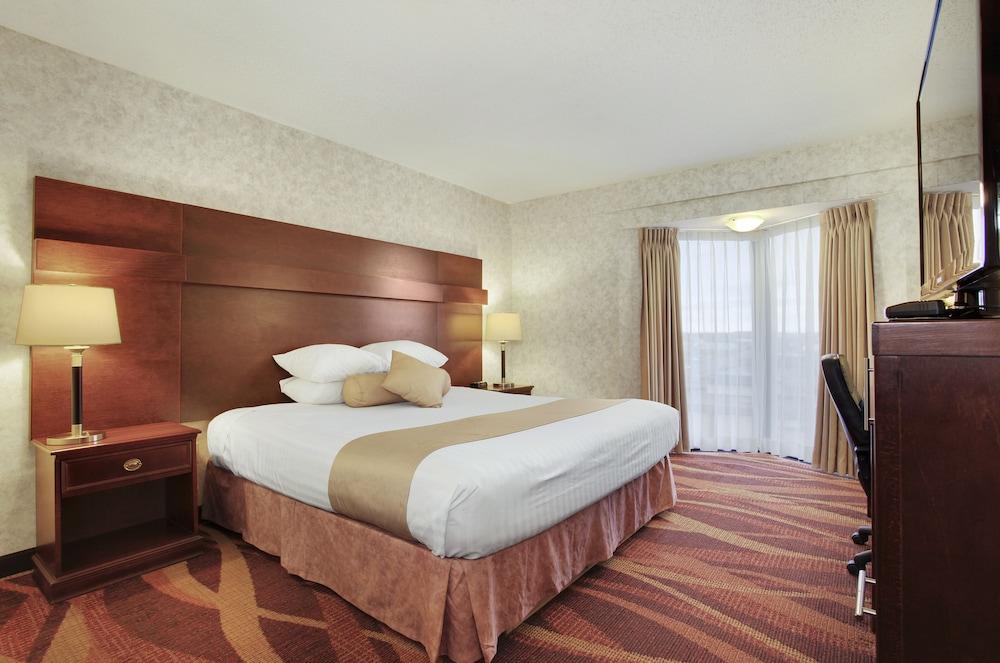 Travelodge By Wyndham Ллойдминстер Экстерьер фото