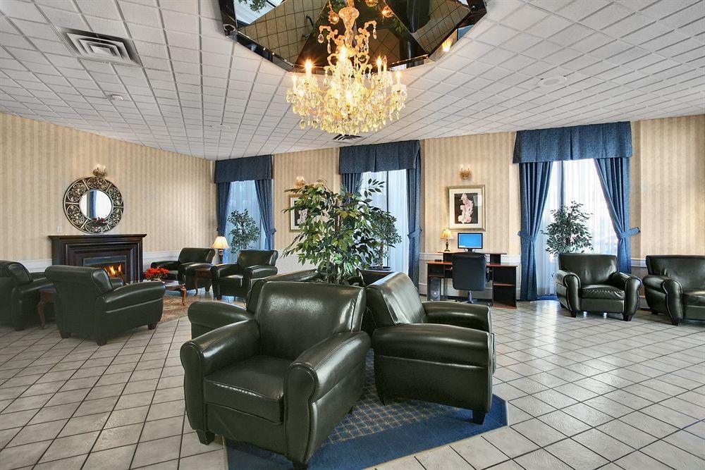 Travelodge By Wyndham Ллойдминстер Экстерьер фото